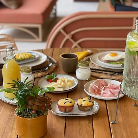 Le Pietrasantine - Garden B&B 3*