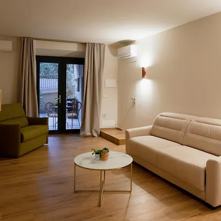 Le Pietrasantine - Garden Bed & Breakfast *